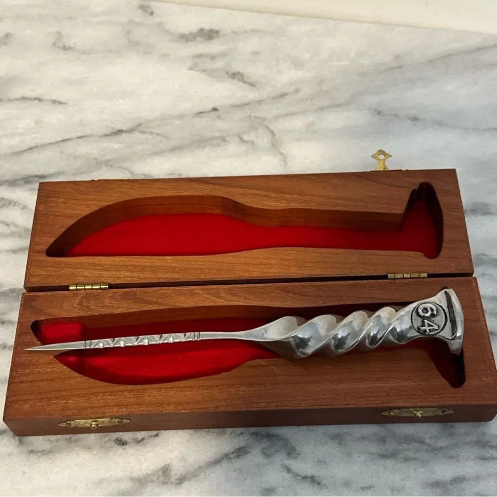 Walton railroad spike Knife in Wooden presentation Box #64 NIB NEW